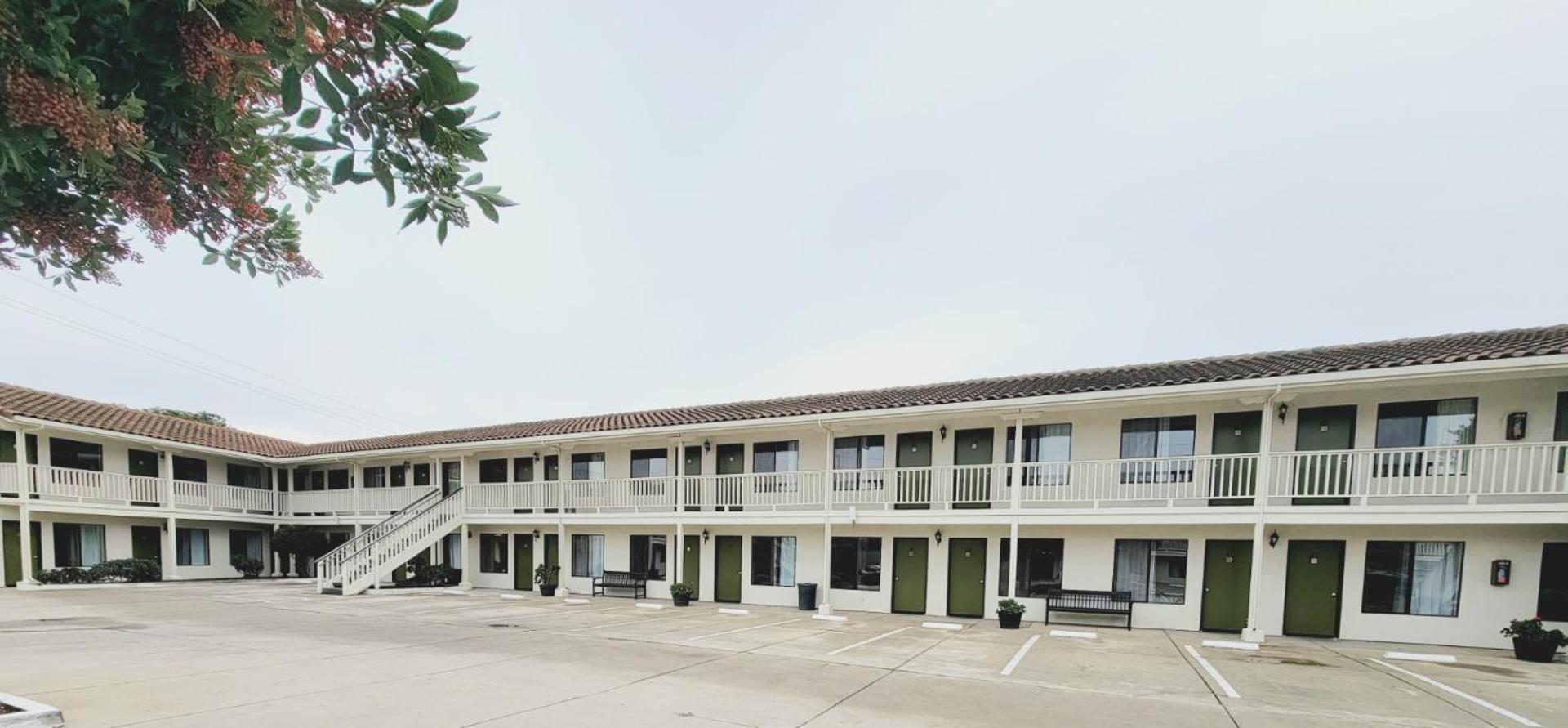 Soledad Motel 8 외부 사진